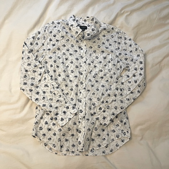 ✨SOLD✨Club Monaco Men’s Medium Slim Fit Floral Button Up - Picture 1 of 3